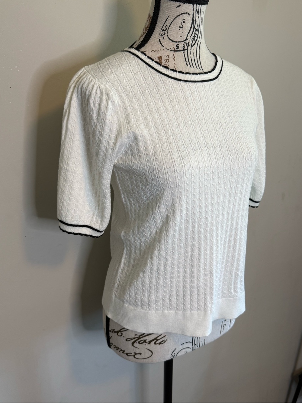 Adrianna Papell White Short Sleeve Knit Top with Black Trim Accents - Size M - Picture 6 of 10